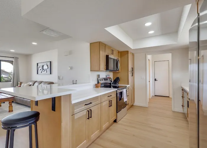 Remodeled Havasu Home: 2 Mi To London Bridge Lake Havasu City