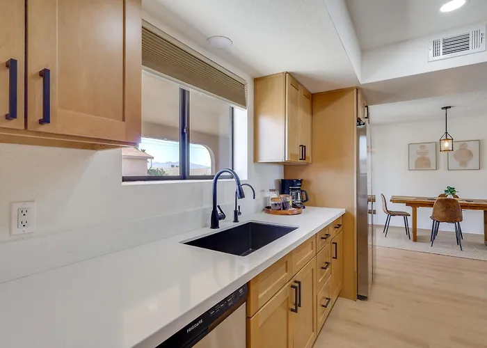 Remodeled Havasu Home: 2 Mi To London Bridge Lake Havasu City