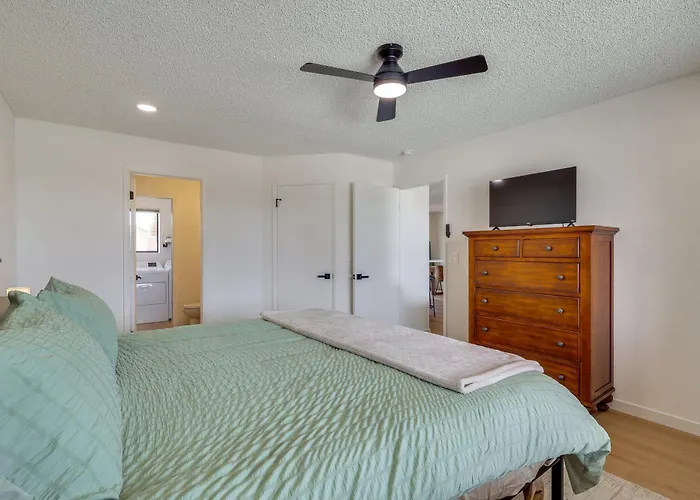 Remodeled Havasu Home: 2 Mi To London Bridge Lake Havasu City